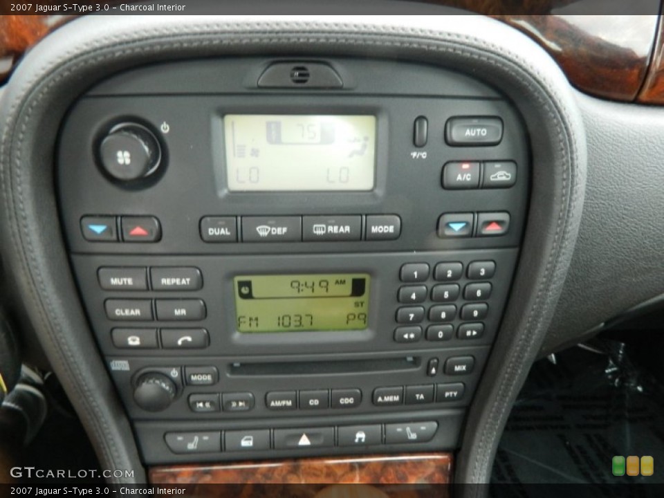 Charcoal Interior Controls for the 2007 Jaguar S-Type 3.0 #70793150