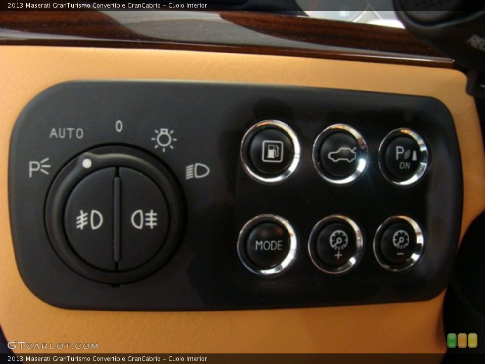 Cuoio Interior Controls for the 2013 Maserati GranTurismo Convertible GranCabrio #70795121