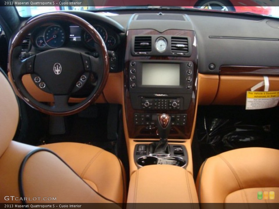 Cuoio Interior Dashboard for the 2013 Maserati Quattroporte S #70795658