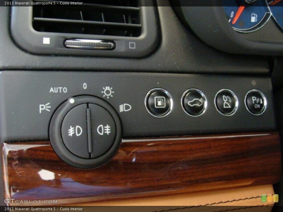 Cuoio Interior Controls for the 2013 Maserati Quattroporte S #70795667