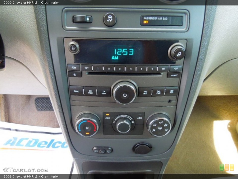 Gray Interior Controls for the 2009 Chevrolet HHR LS #70816079