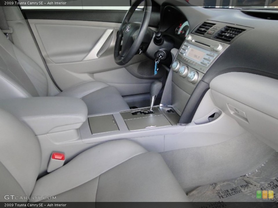 Ash Interior Photo for the 2009 Toyota Camry SE #70822245