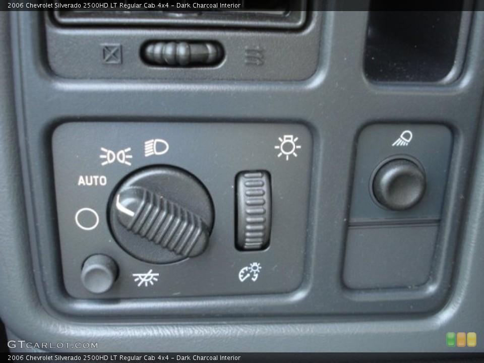 Dark Charcoal Interior Controls for the 2006 Chevrolet Silverado 2500HD LT Regular Cab 4x4 #70833300