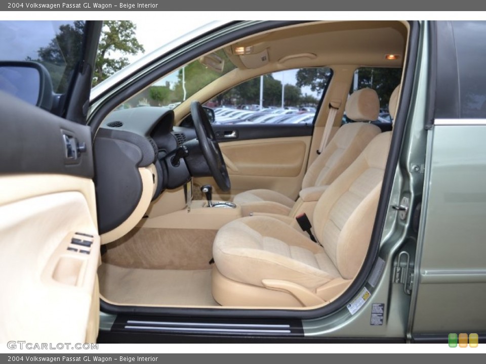 Beige Interior Photo for the 2004 Volkswagen Passat GL Wagon #70859847