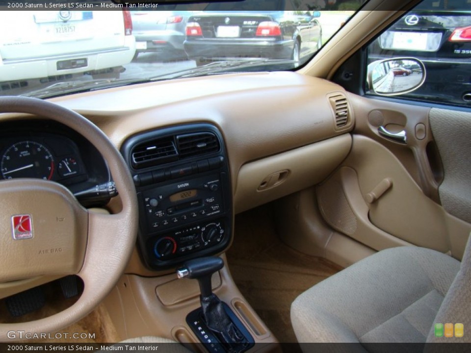 Medium Tan Interior Photo for the 2000 Saturn L Series LS Sedan #70865482