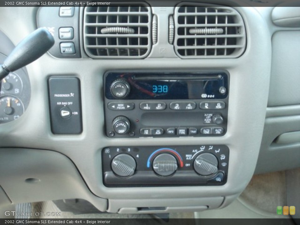 Beige Interior Controls for the 2002 GMC Sonoma SLS Extended Cab 4x4 #70885396