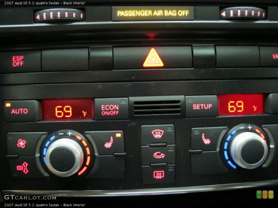 Black Interior Controls for the 2007 Audi S6 5.2 quattro Sedan #70912198
