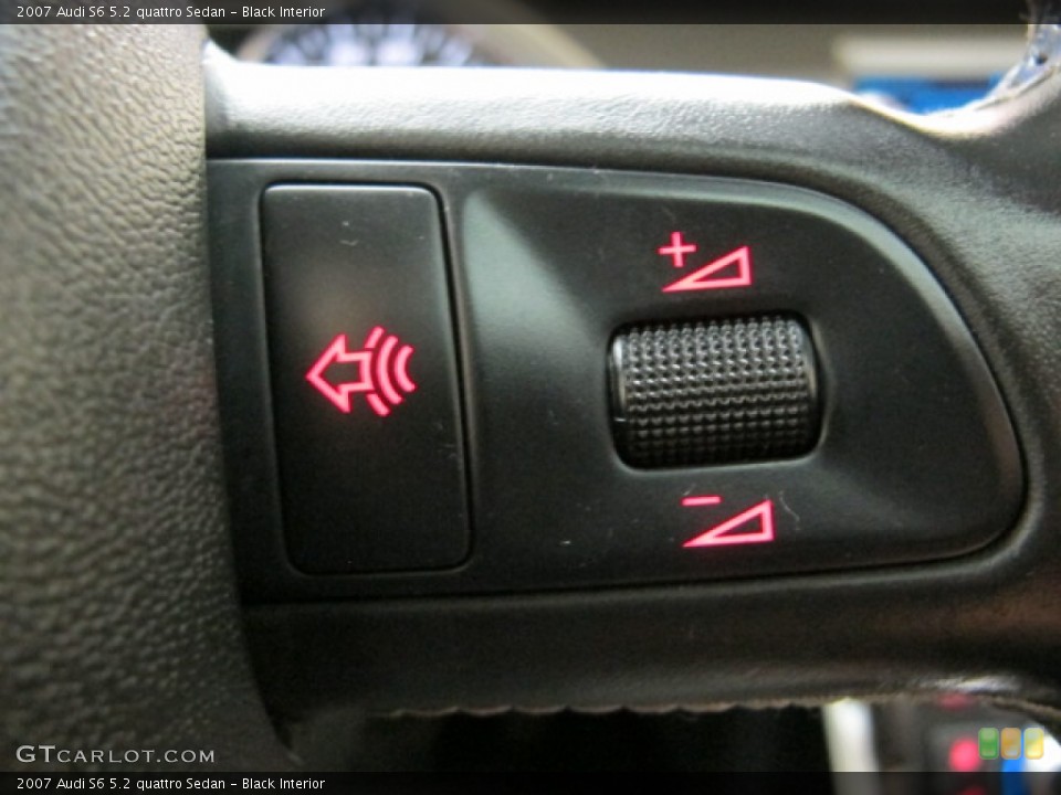 Black Interior Controls for the 2007 Audi S6 5.2 quattro Sedan #70912258