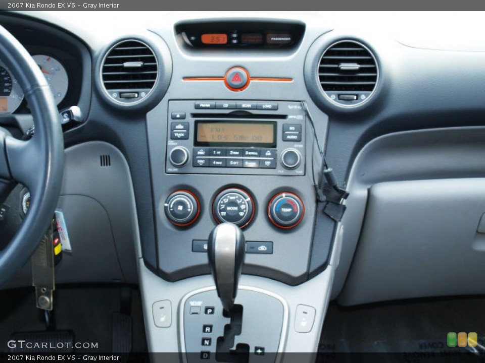 Gray Interior Controls for the 2007 Kia Rondo EX V6 #70920394