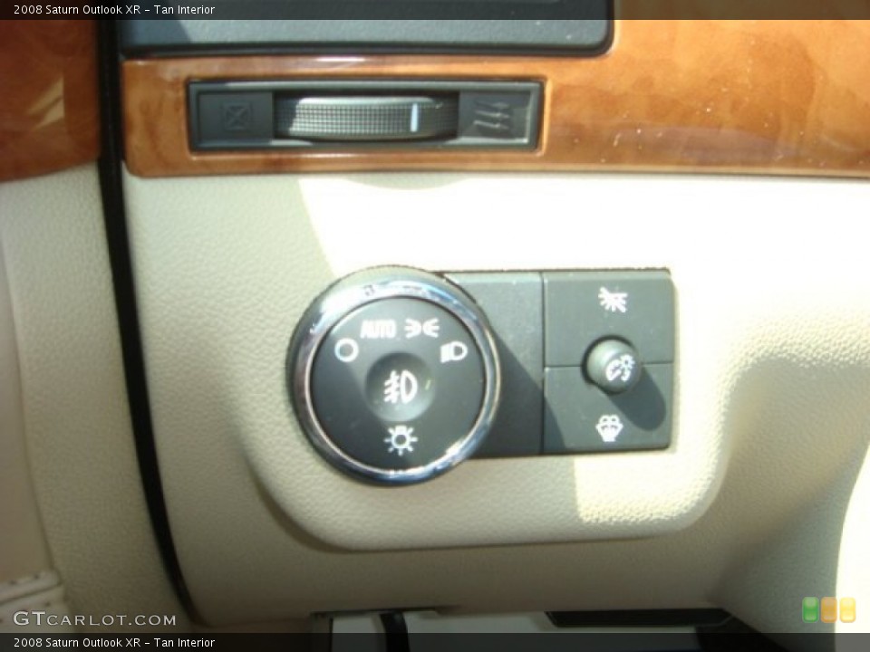 Tan Interior Controls for the 2008 Saturn Outlook XR #70928632