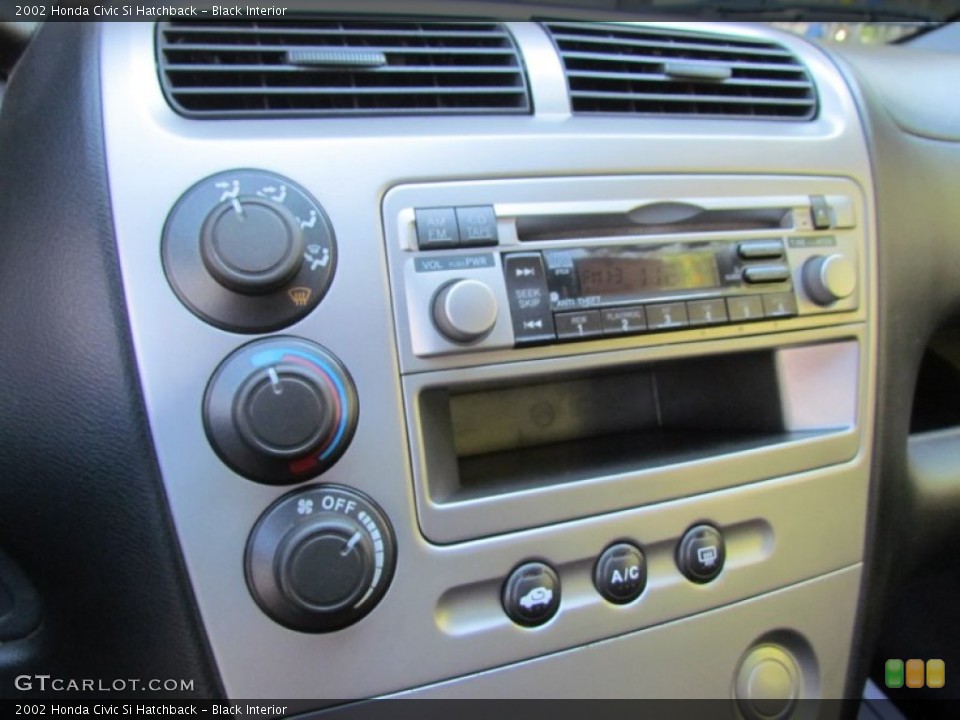 Black Interior Controls for the 2002 Honda Civic Si Hatchback #70932052