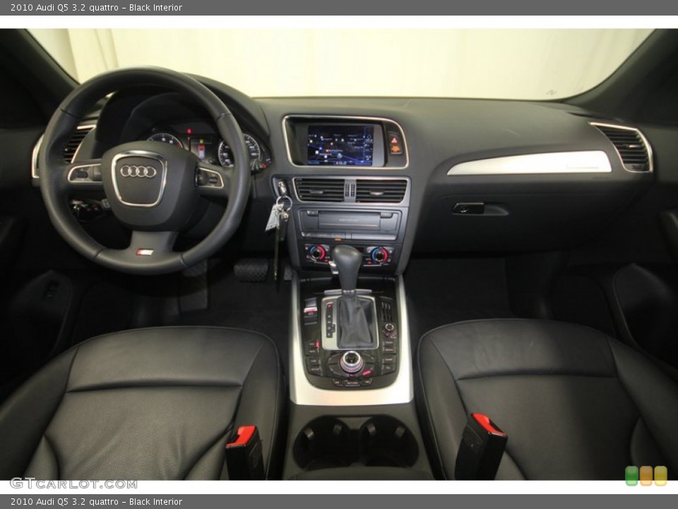 Black Interior Dashboard for the 2010 Audi Q5 3.2 quattro #70938277