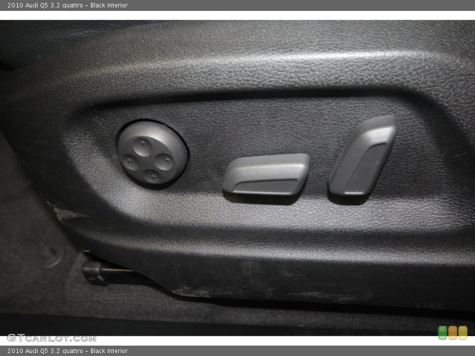 Black Interior Controls for the 2010 Audi Q5 3.2 quattro #70938394