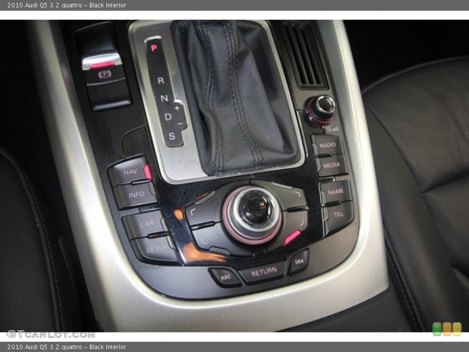 Black Interior Controls for the 2010 Audi Q5 3.2 quattro #70938496