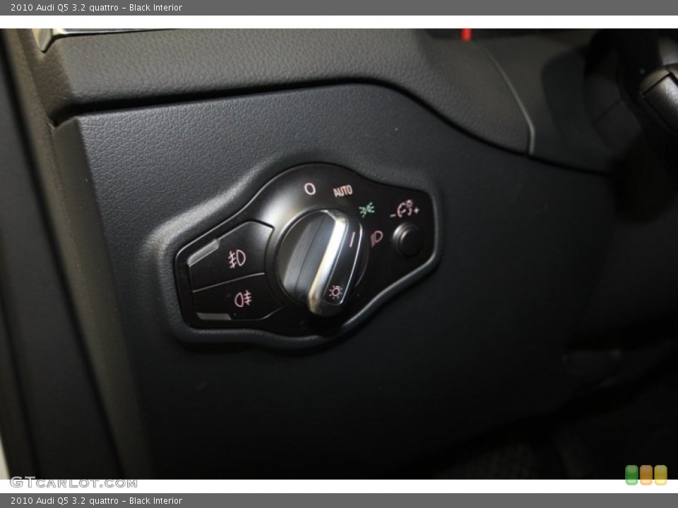 Black Interior Controls for the 2010 Audi Q5 3.2 quattro #70938529