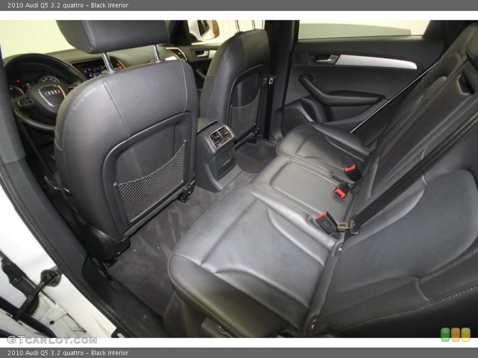 Black Interior Rear Seat for the 2010 Audi Q5 3.2 quattro #70938538