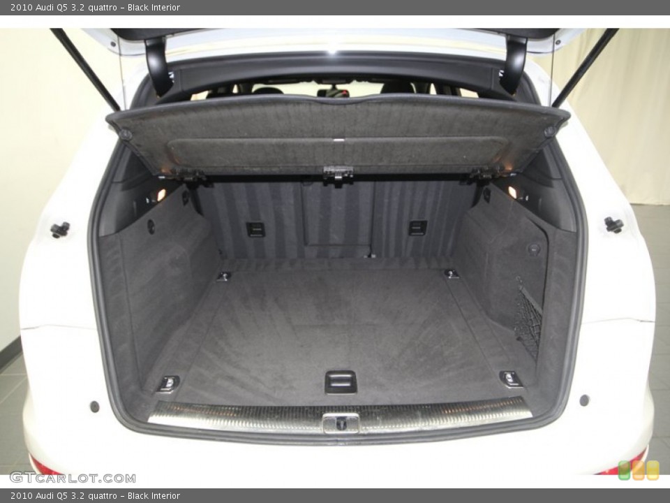 Black Interior Trunk for the 2010 Audi Q5 3.2 quattro #70938598