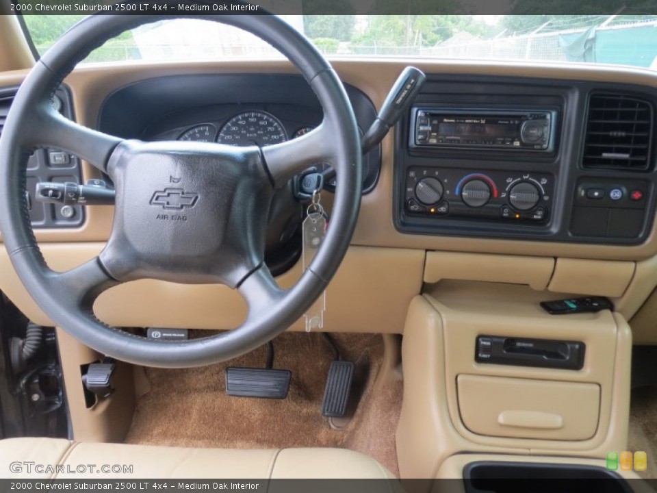 Medium Oak Interior Dashboard for the 2000 Chevrolet Suburban 2500 LT 4x4 #70943935