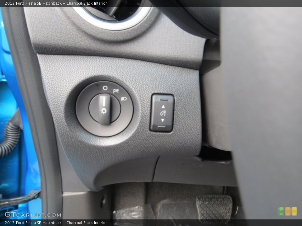 Charcoal Black Interior Controls for the 2013 Ford Fiesta SE Hatchback #70948132