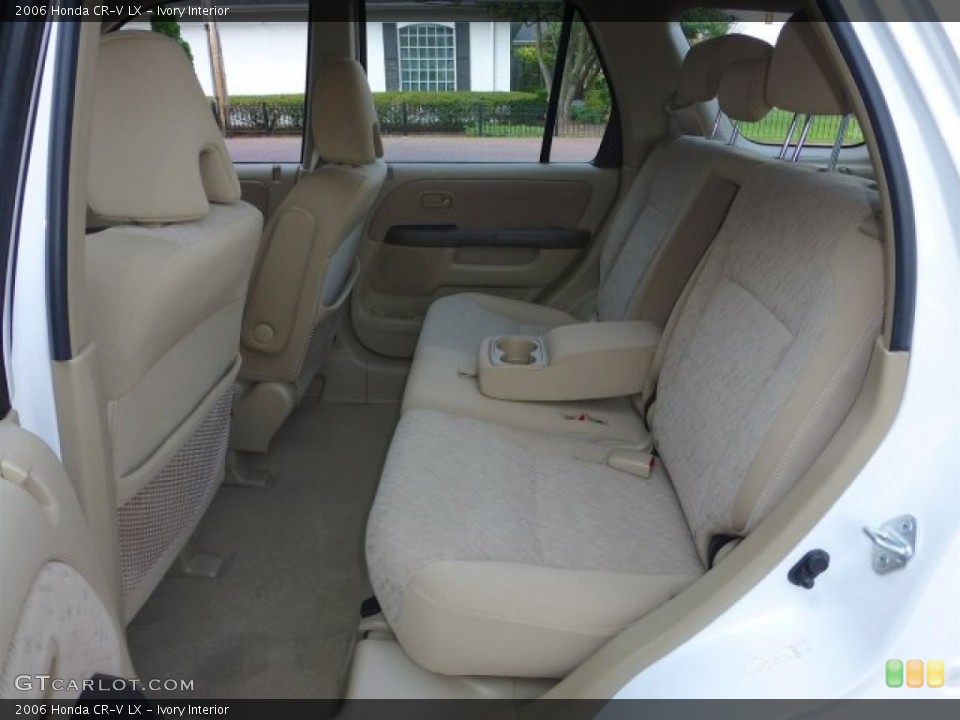 Ivory Interior Rear Seat for the 2006 Honda CR-V LX #70952551