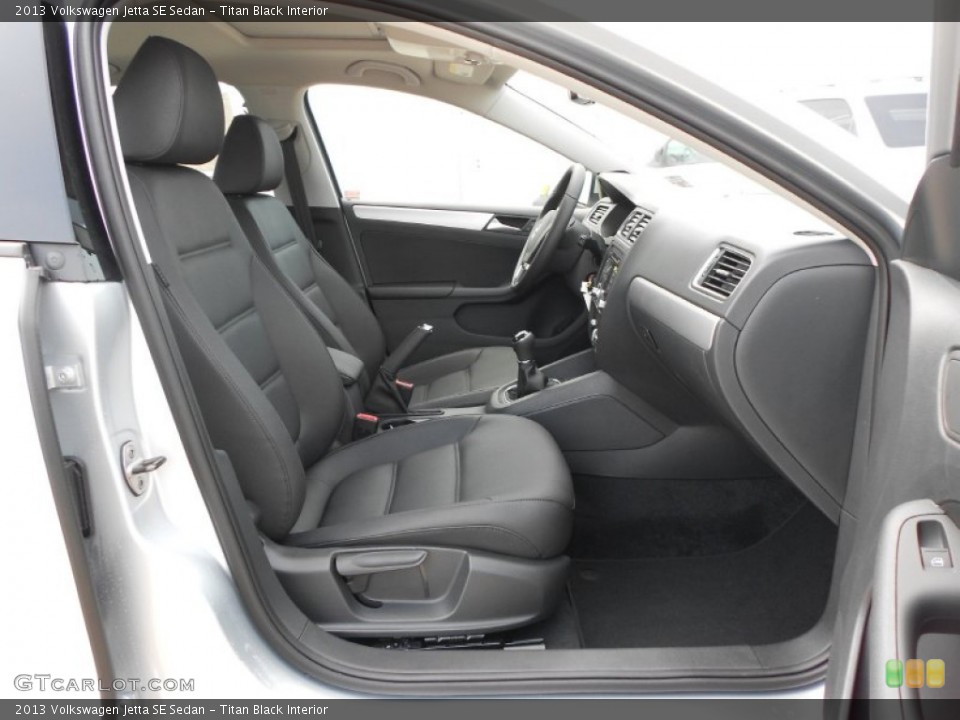 Titan Black Interior Photo for the 2013 Volkswagen Jetta SE Sedan #70976188