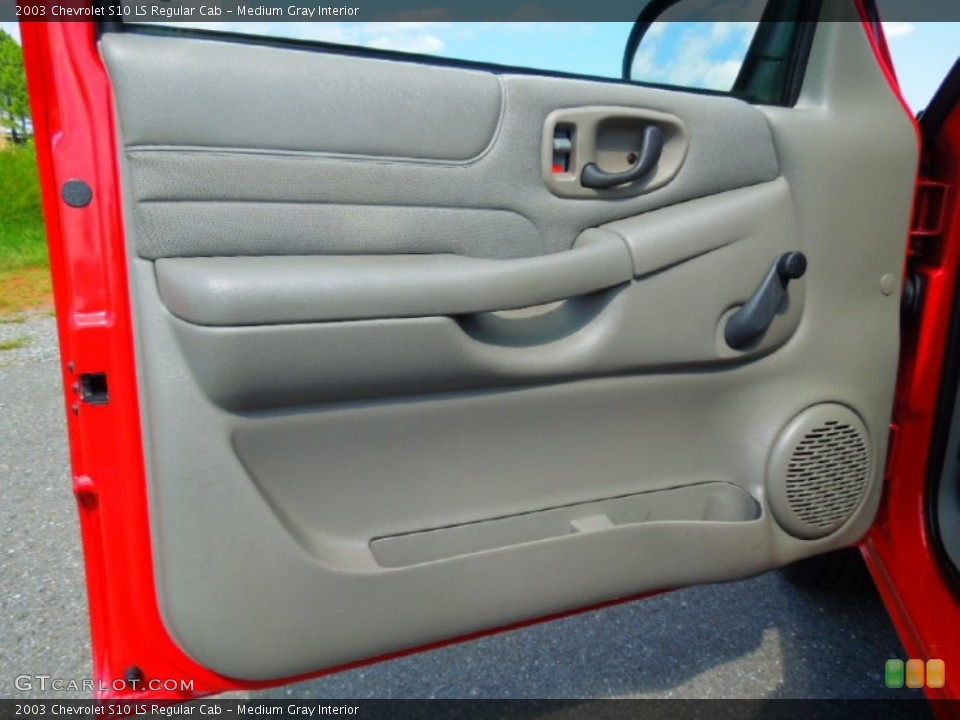 Medium Gray Interior Door Panel for the 2003 Chevrolet S10 LS Regular Cab #71059292