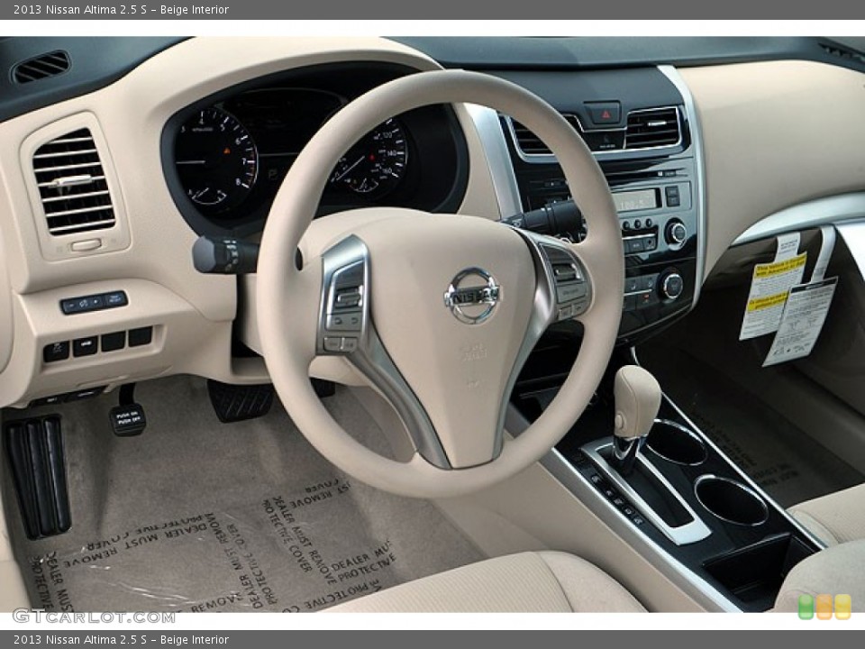 Beige Interior Photo for the 2013 Nissan Altima 2.5 S #71065270