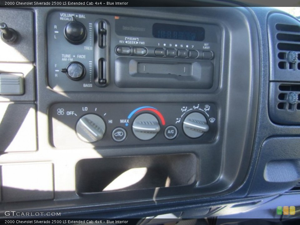 Blue Interior Controls for the 2000 Chevrolet Silverado 2500 LS Extended Cab 4x4 #71068069