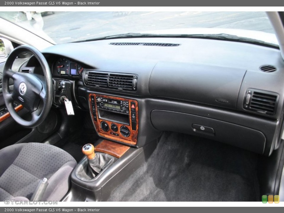 Black Interior Dashboard for the 2000 Volkswagen Passat GLS V6 Wagon #71076436