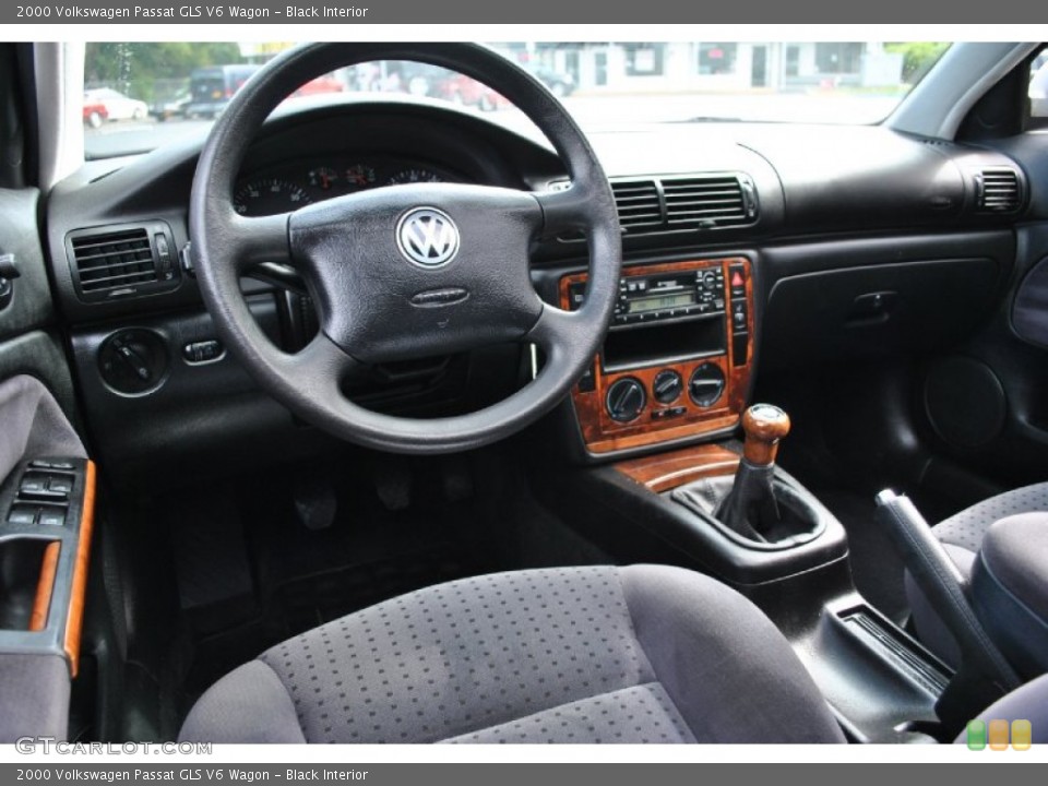Black Interior Photo for the 2000 Volkswagen Passat GLS V6 Wagon #71076490