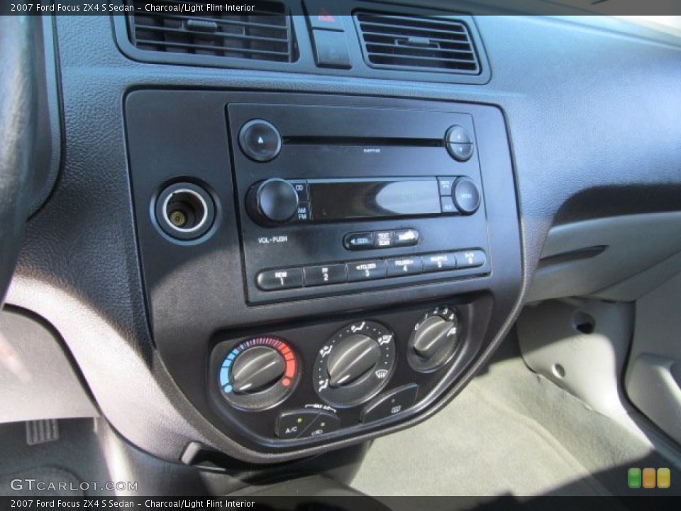 Charcoal/Light Flint Interior Controls for the 2007 Ford Focus ZX4 S Sedan #71078056