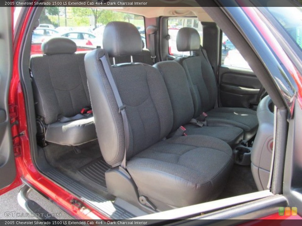 Dark Charcoal Interior Photo for the 2005 Chevrolet Silverado 1500 LS Extended Cab 4x4 #71078219