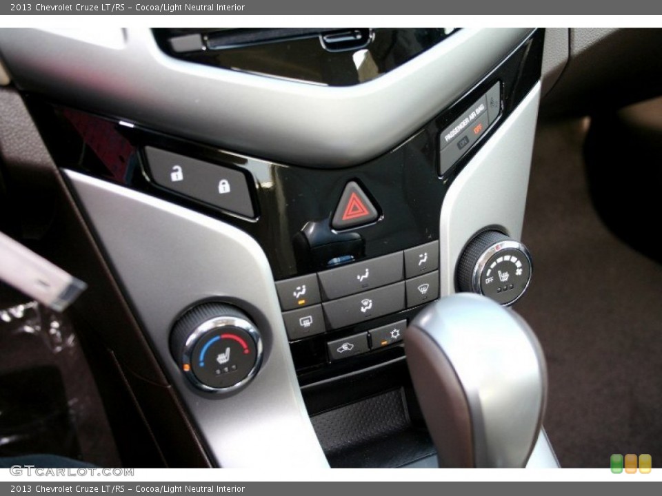 Cocoa/Light Neutral Interior Controls for the 2013 Chevrolet Cruze LT/RS #71078425