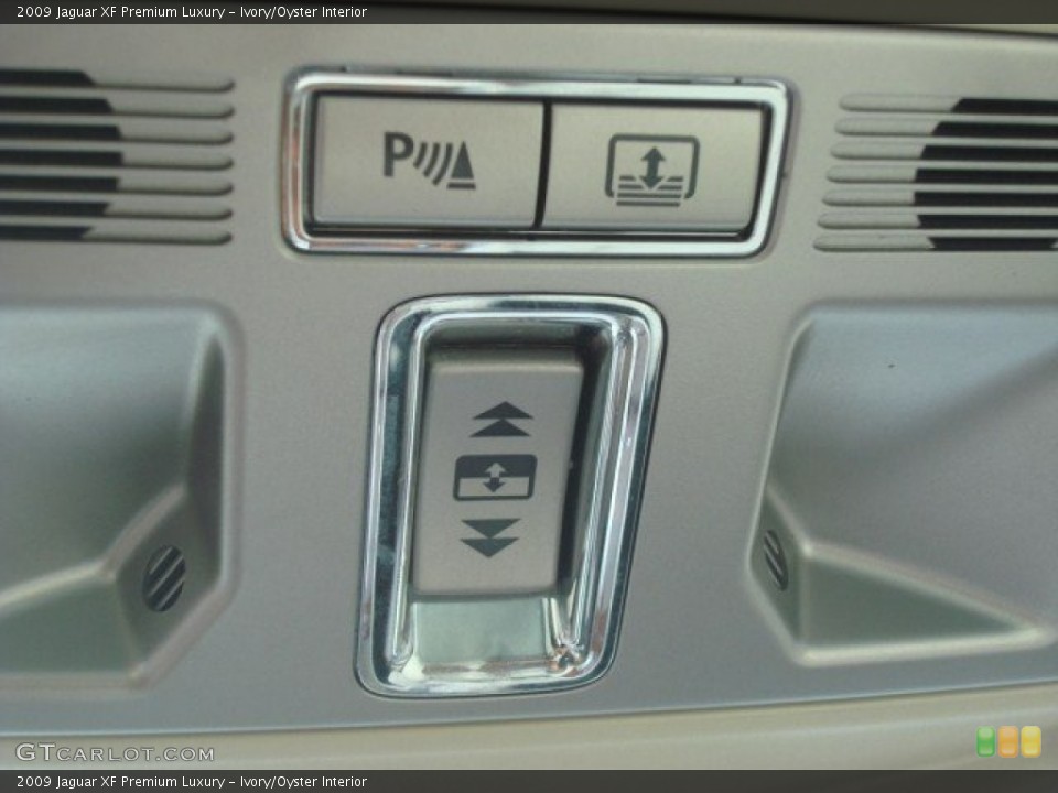 Ivory/Oyster Interior Controls for the 2009 Jaguar XF Premium Luxury #71111399