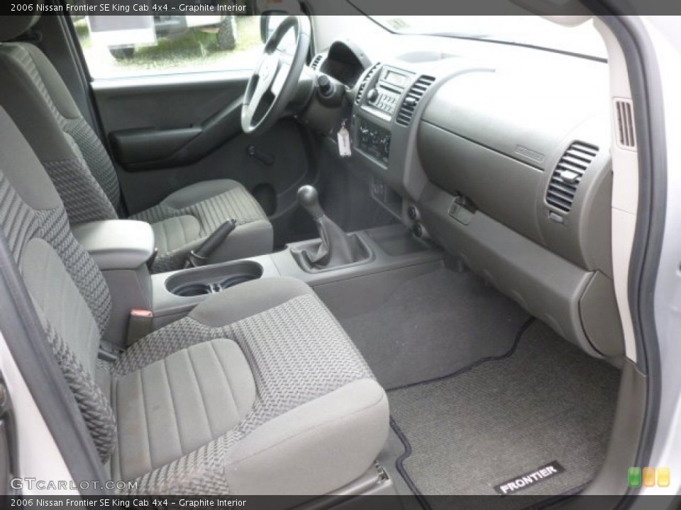 Graphite Interior Photo for the 2006 Nissan Frontier SE King Cab 4x4 #71114696