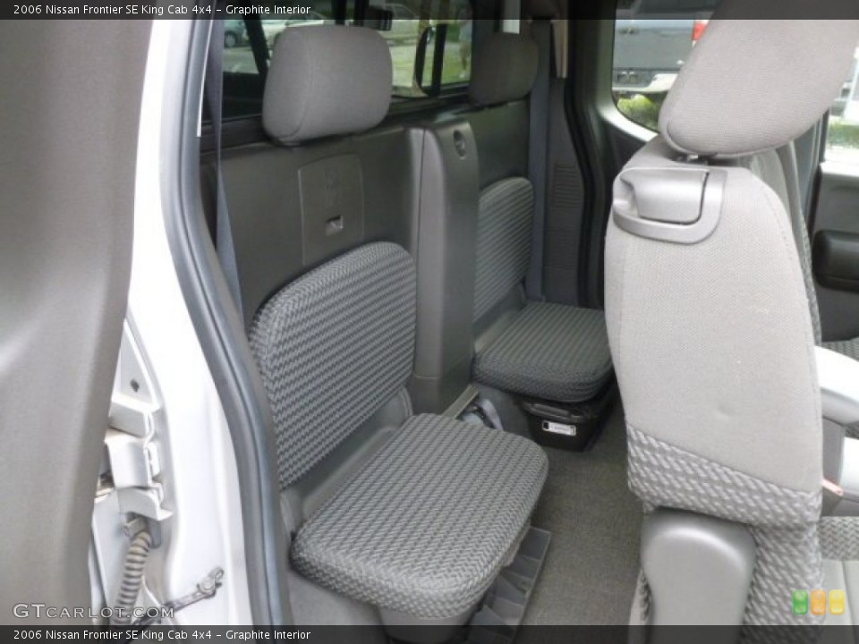 Graphite Interior Photo for the 2006 Nissan Frontier SE King Cab 4x4 #71114705