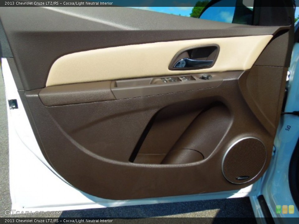 Cocoa/Light Neutral Interior Door Panel for the 2013 Chevrolet Cruze LTZ/RS #71122097