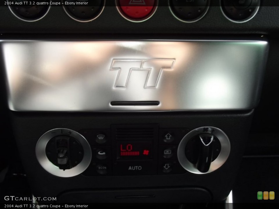 Ebony Interior Controls for the 2004 Audi TT 3.2 quattro Coupe #71123857