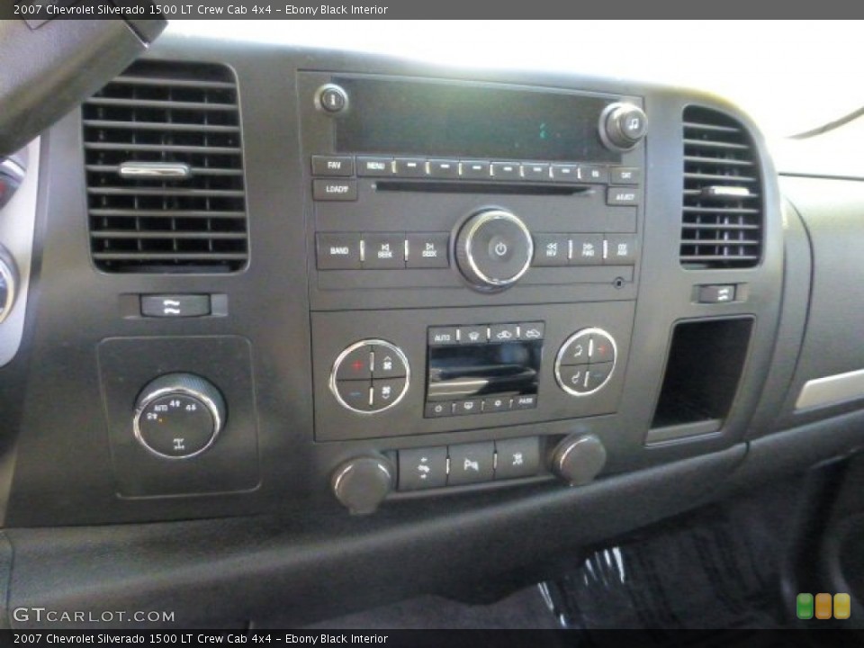 Ebony Black Interior Controls for the 2007 Chevrolet Silverado 1500 LT Crew Cab 4x4 #71130668