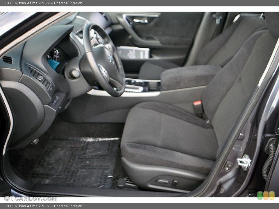 Charcoal Interior Photo for the 2013 Nissan Altima 2.5 SV #71133009