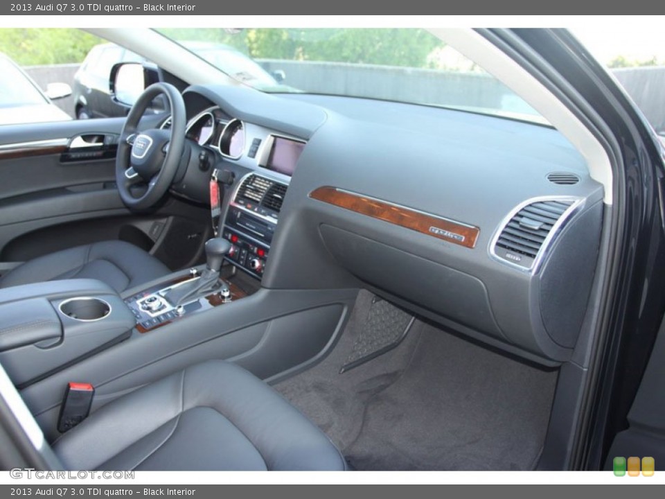 Black Interior Dashboard for the 2013 Audi Q7 3.0 TDI quattro #71144856