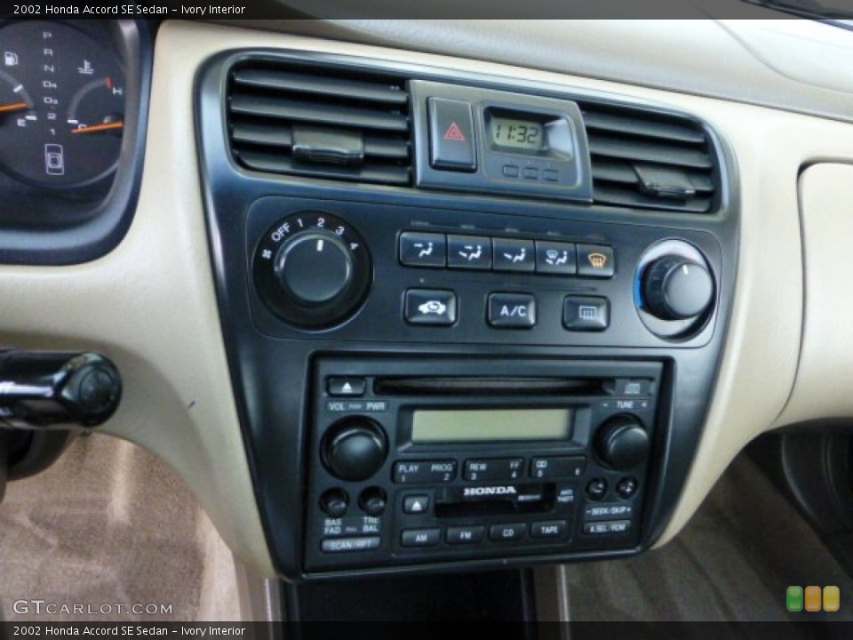 Ivory Interior Controls for the 2002 Honda Accord SE Sedan #71177193