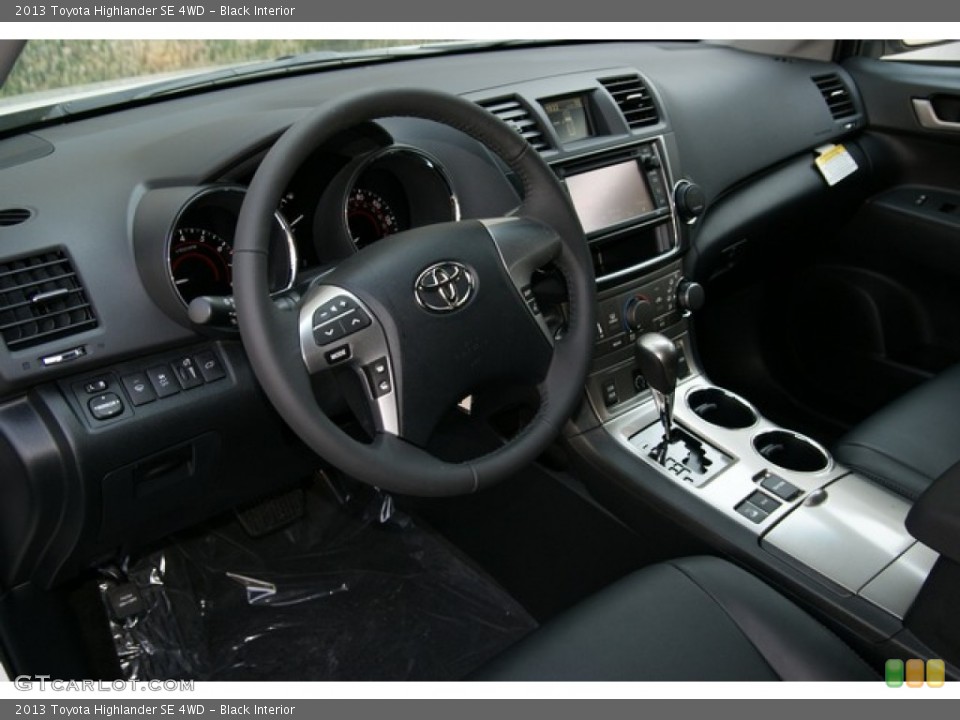 Black Interior Photo for the 2013 Toyota Highlander SE 4WD #71188102