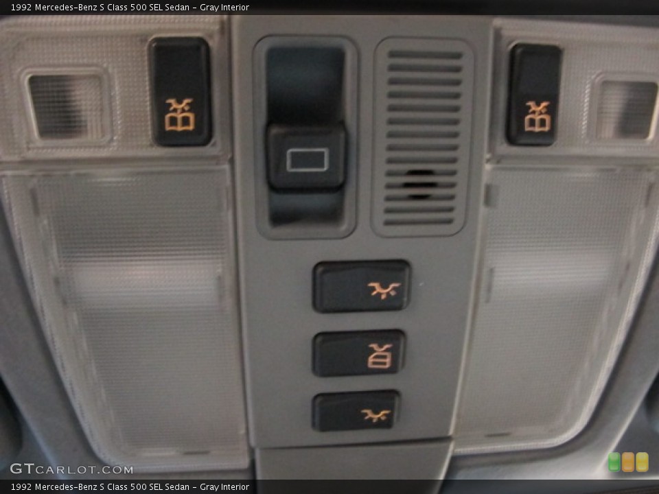 Gray Interior Controls for the 1992 Mercedes-Benz S Class 500 SEL Sedan #71212489