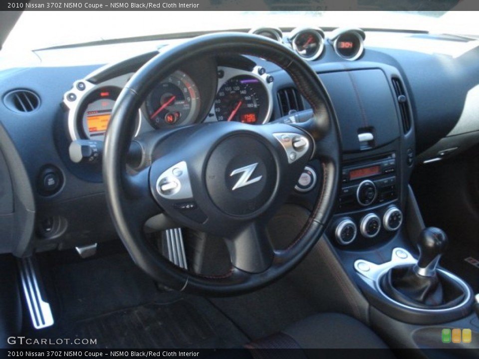 NISMO Black/Red Cloth Interior Photo for the 2010 Nissan 370Z NISMO Coupe #71229759