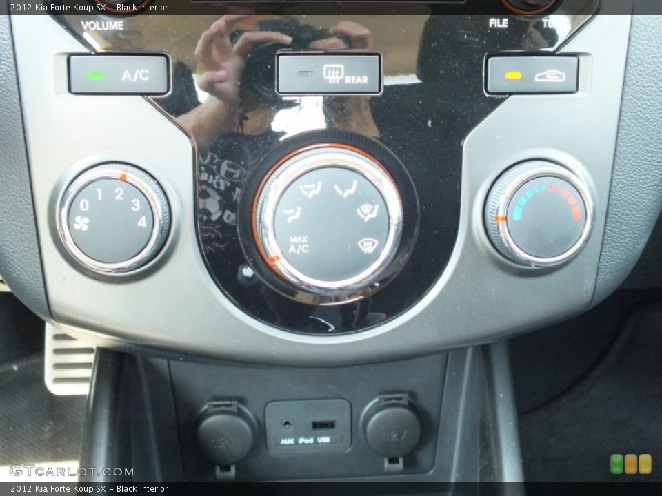 Black Interior Controls for the 2012 Kia Forte Koup SX #71231094