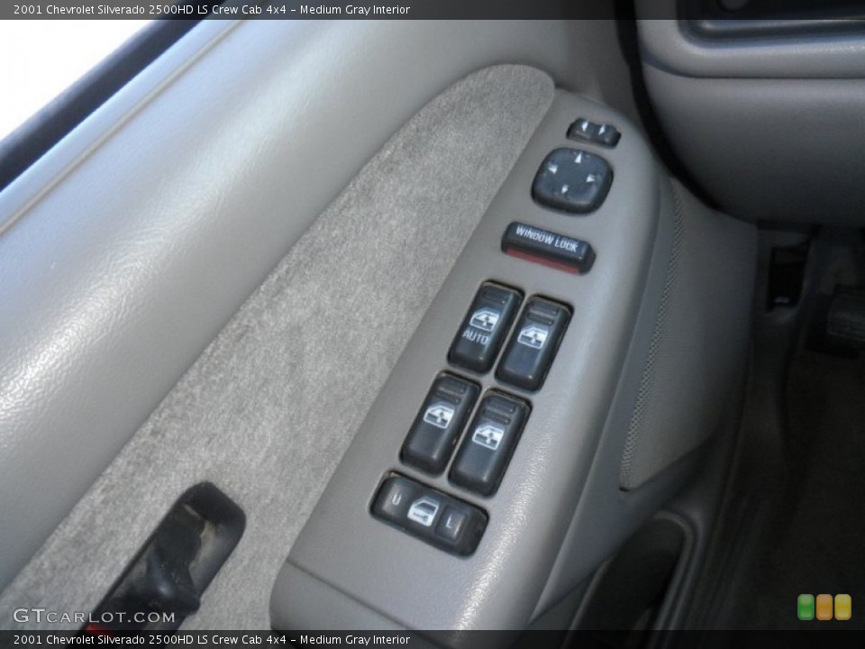 Medium Gray Interior Controls for the 2001 Chevrolet Silverado 2500HD LS Crew Cab 4x4 #71248502