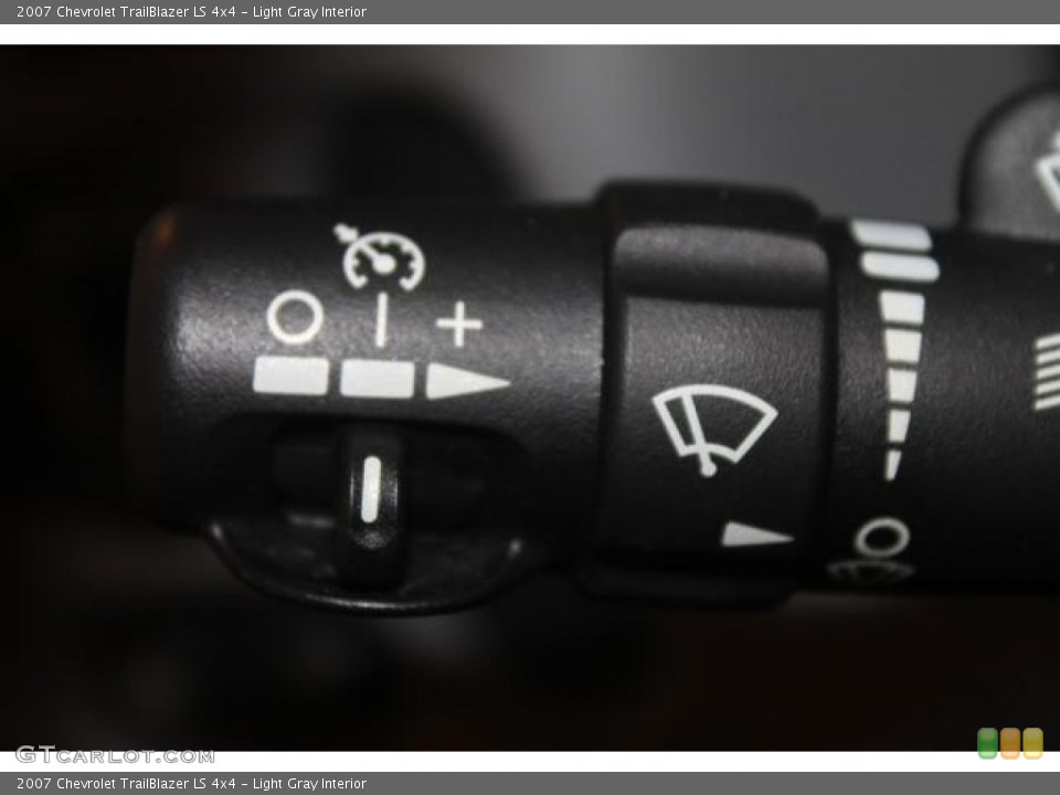 Light Gray Interior Controls for the 2007 Chevrolet TrailBlazer LS 4x4 #71266708
