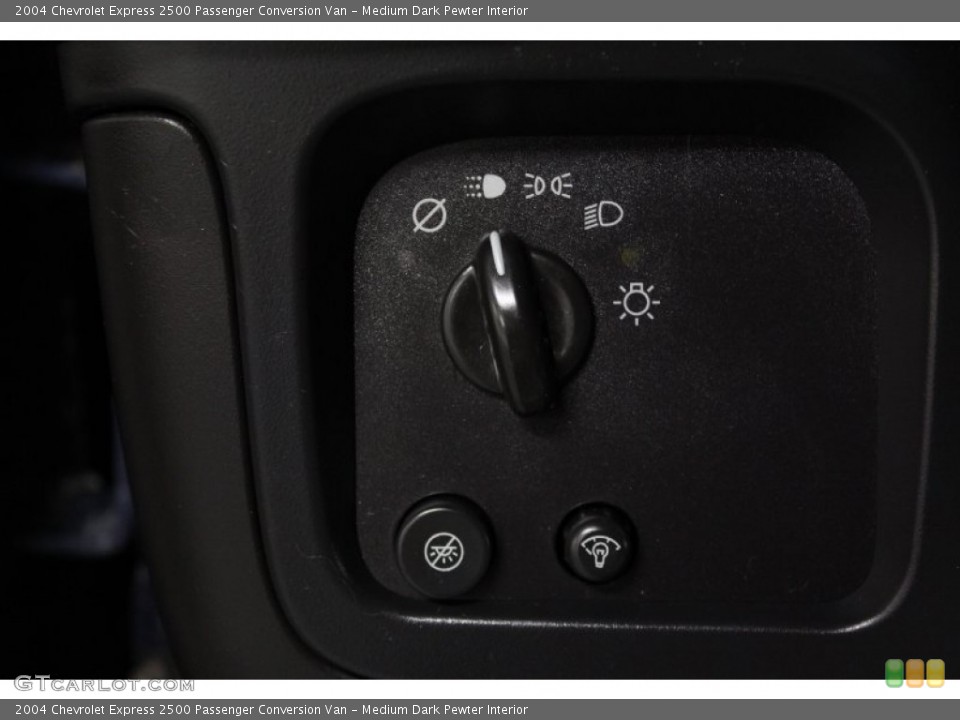 Medium Dark Pewter Interior Controls for the 2004 Chevrolet Express 2500 Passenger Conversion Van #71272420