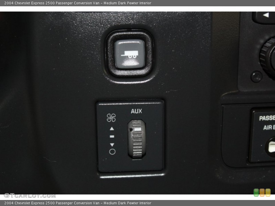 Medium Dark Pewter Interior Controls for the 2004 Chevrolet Express 2500 Passenger Conversion Van #71272435